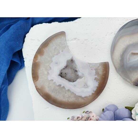 Druzy Agate Flat Moon Crystal Carving - Picture 3 of 8